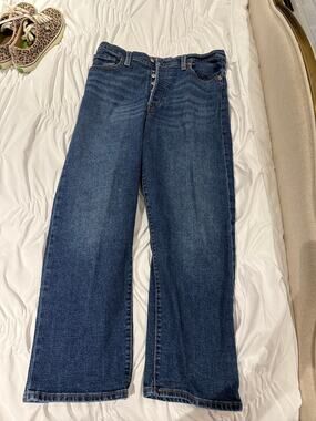 Levi’s Women Button Fly Dark Jeans 32